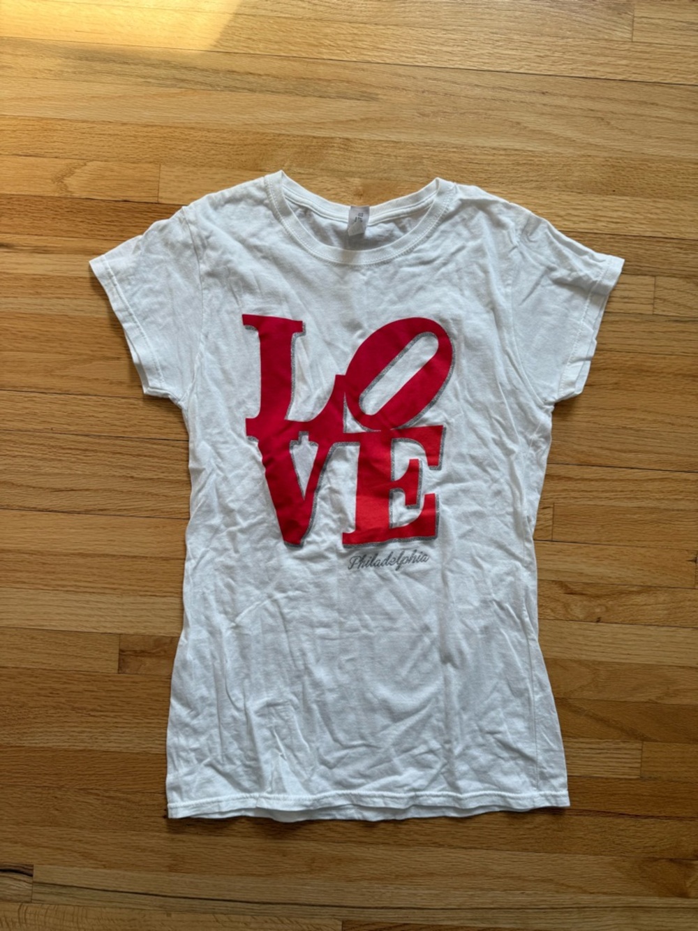 LOVE Philadelphia tee shirt - women’s size small - very good condition